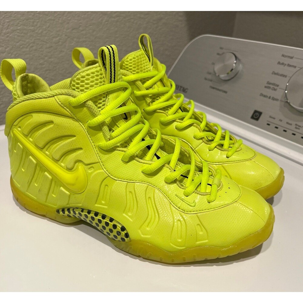 Nike Air Foamposite Pro Volt Neon Basketball Shoes Youth 7Y Pre-Owned